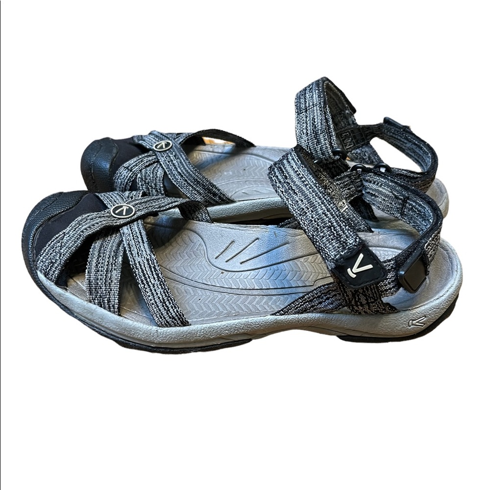 Keen Women's Gray & Black Outdoor Sandals - Picture 12 of 12